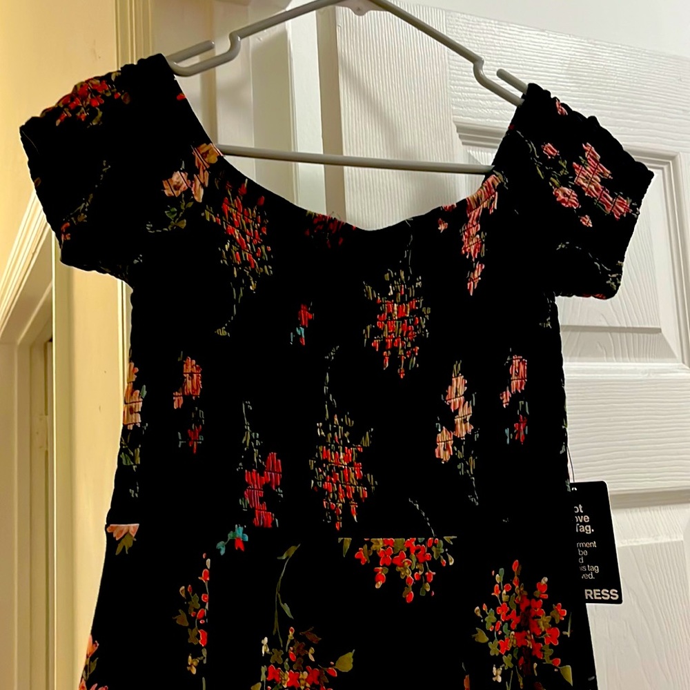 Floral maxi dress from Express. Off the shoulders. Front slit. Size small. New.